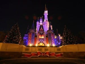 wallcoo.com_Disneyland_Christmas_Night_Fantasy_tdl-xmas06-32