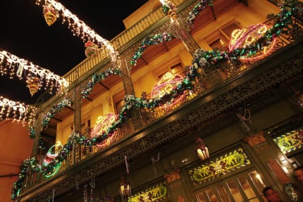 New-Orleans-Square-Disneyland-Christmas