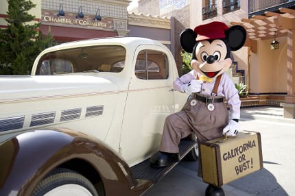 mickey_mouse_disney_california_adventure_suitcase