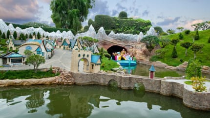 storybook-land-canal-boats-00