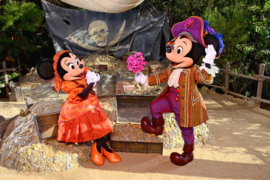 Ahoy! Pirate-themed Photos from Disney PhotoPass Service Ahoy! Pirate-themed Photos from Disney PhotoPass Service