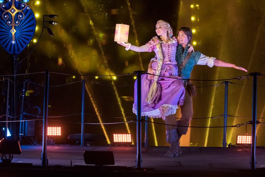 Disney Parks After Dark: Cool Down with the Hottest Show at Disneyland Park - ‘Fantasmic!’