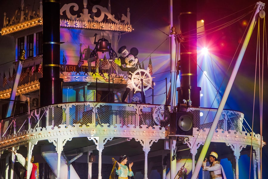 Disney Parks After Dark: Cool Down with the Hottest Show at Disneyland Park - ‘Fantasmic!’