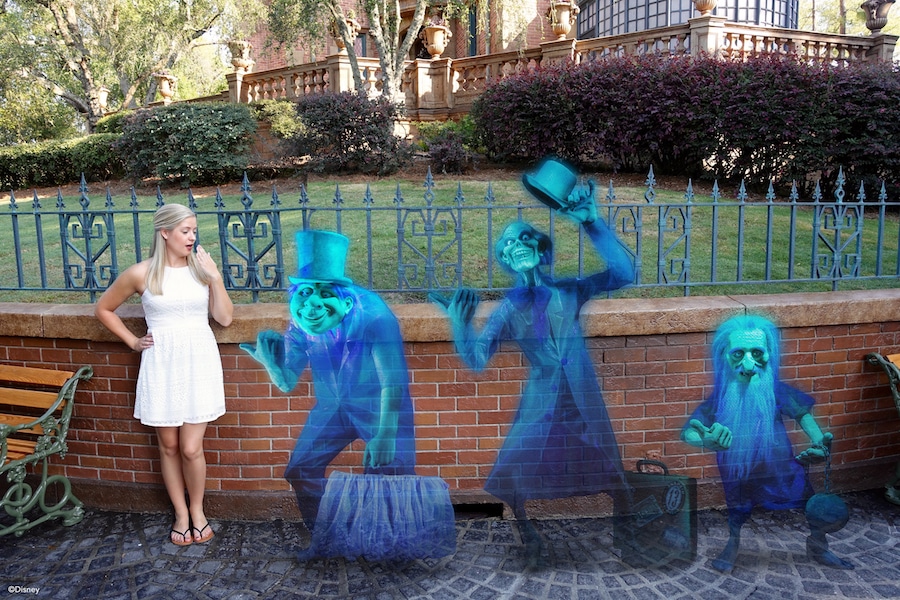 HolidayCharactersatGoofysKitchenatDisneylandHotel | The Main Street Mouse Fall Magic Shots