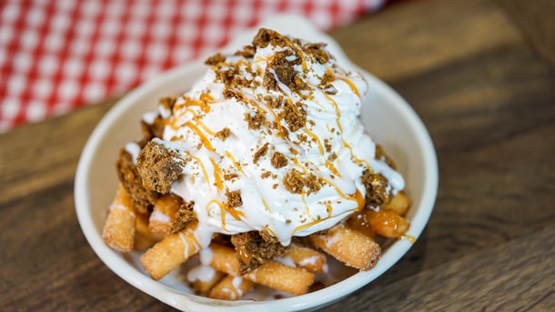 IMG9706 | The Main Street Mouse Funnel Cake Fries at Award Wieners in Disney California Adventure Park