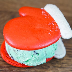 Santa’s Mittens Macaron at Schmoozies Santa’s Mittens Macaron at Schmoozies