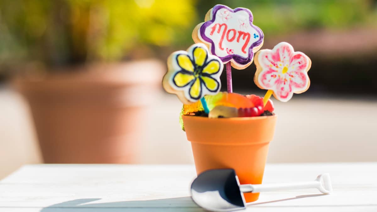Mothers Day Flower Pot Activity Cupcake for Mothers Day at Walt Disney World Resort