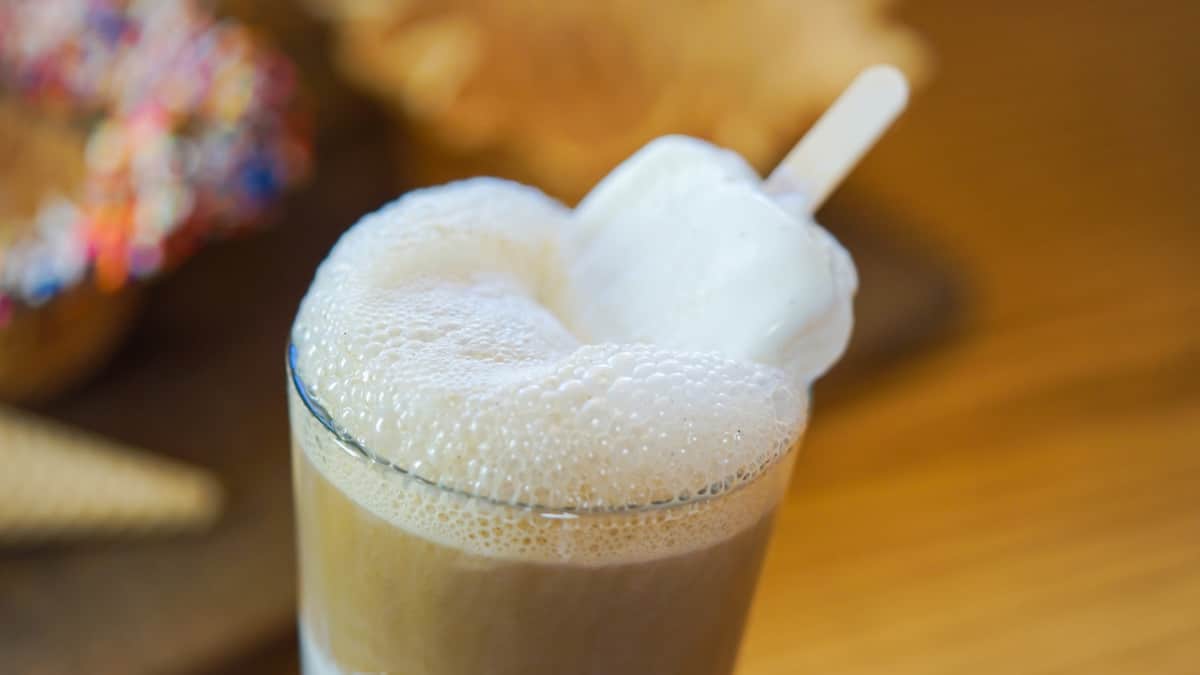 Hard Float at Clarabelles Hand Scooped Ice Cream at Disney California Adventure Park