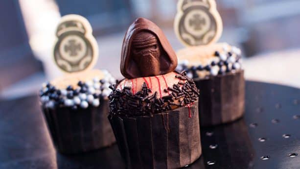 Bb 9e and Kylo Ren Cupcakes at Backlot Express Disneys Hollywood Studios