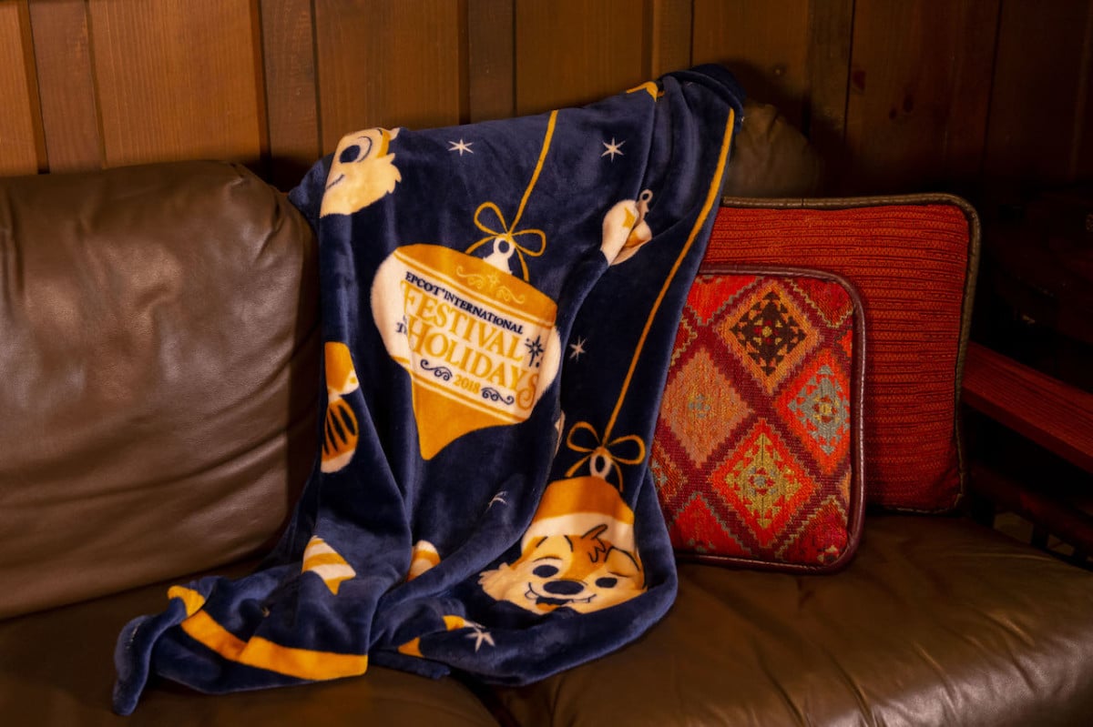 Festival of the Holidays throw