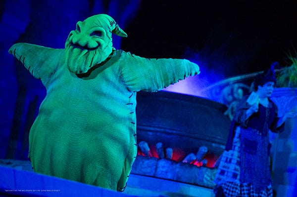 Run Amuck with Photos from the Hocus Pocus Villain Spelltacular at Magic Kingdom Park Hocus Pocus Villain Spelltacular 5 of 6