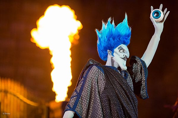 Run Amuck with Photos from the Hocus Pocus Villain Spelltacular at Magic Kingdom Park Hocus Pocus Villain Spelltacular 4 of 6