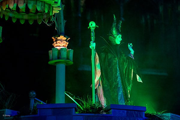 Run Amuck with Photos from the Hocus Pocus Villain Spelltacular at Magic Kingdom Park Hocus Pocus Villain Spelltacular 6 of 6