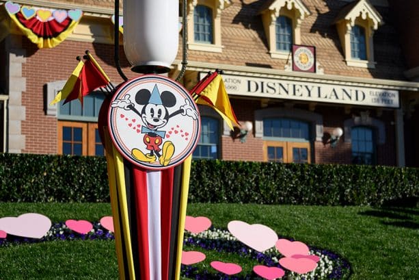 Commemorative sign for Valentine's month, Disneyland park