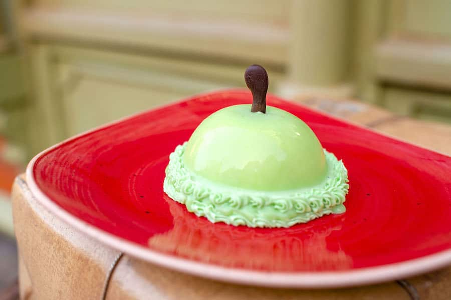 Svens Apple Cheesecake at Kringla Bakeri og Kafe at Epcot