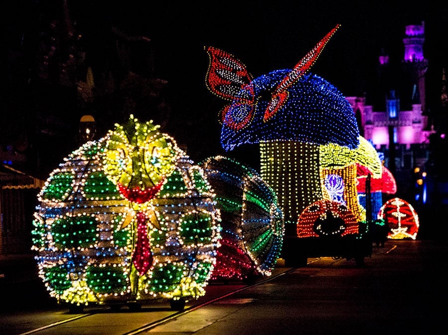 "Main Street Electrical Parade”, Disneyland park