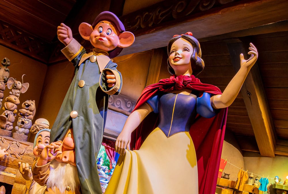 Snow White and Dopey - Snow White’s Enchanted Wish at Disneyland Park