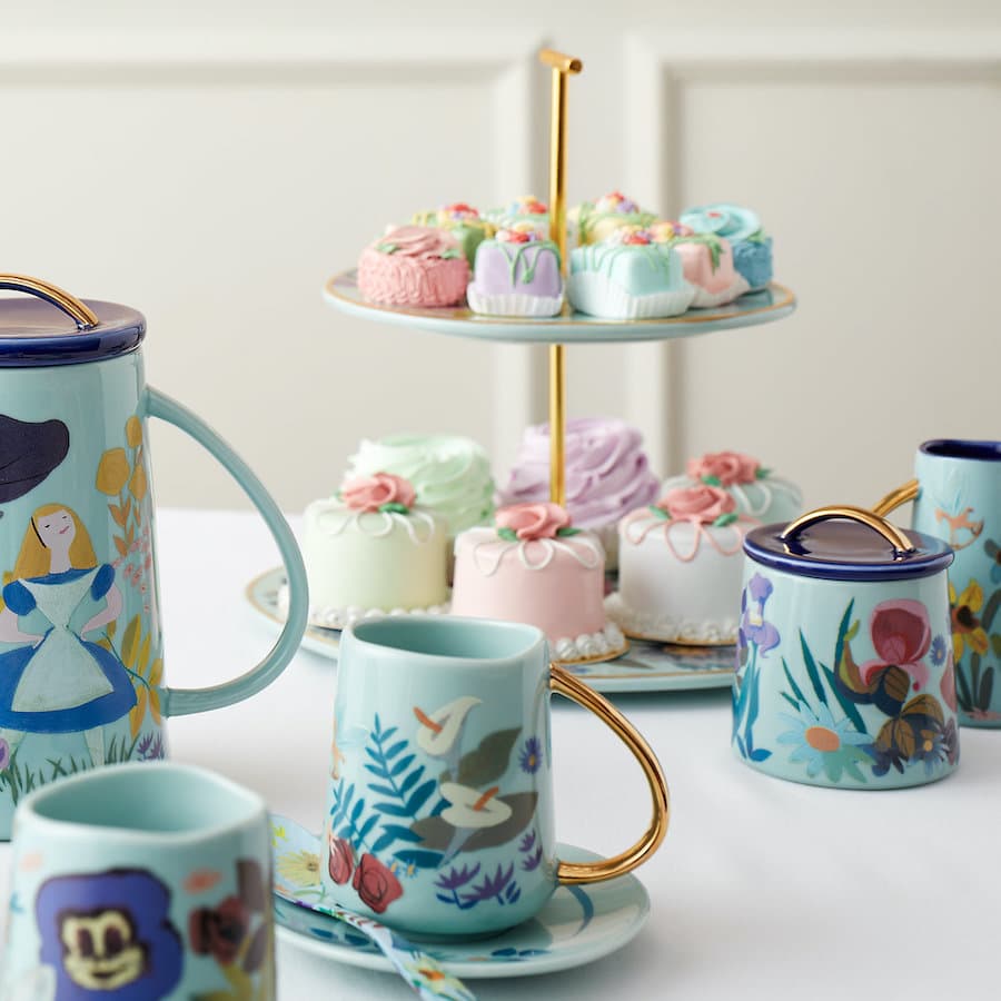 Alice in Wonderland tea set