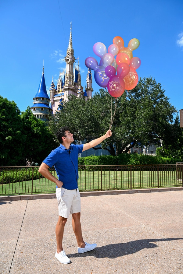 Disney PhotoPass EARidescent Balloons Magic Shot
