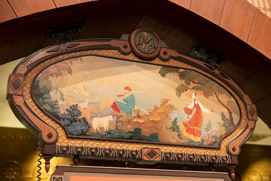 New details at Explorers Club Restaurant at Hong Kong Disneyland