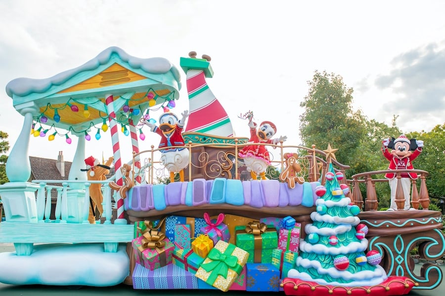 Holiday parade at Tokyo Disney Resort