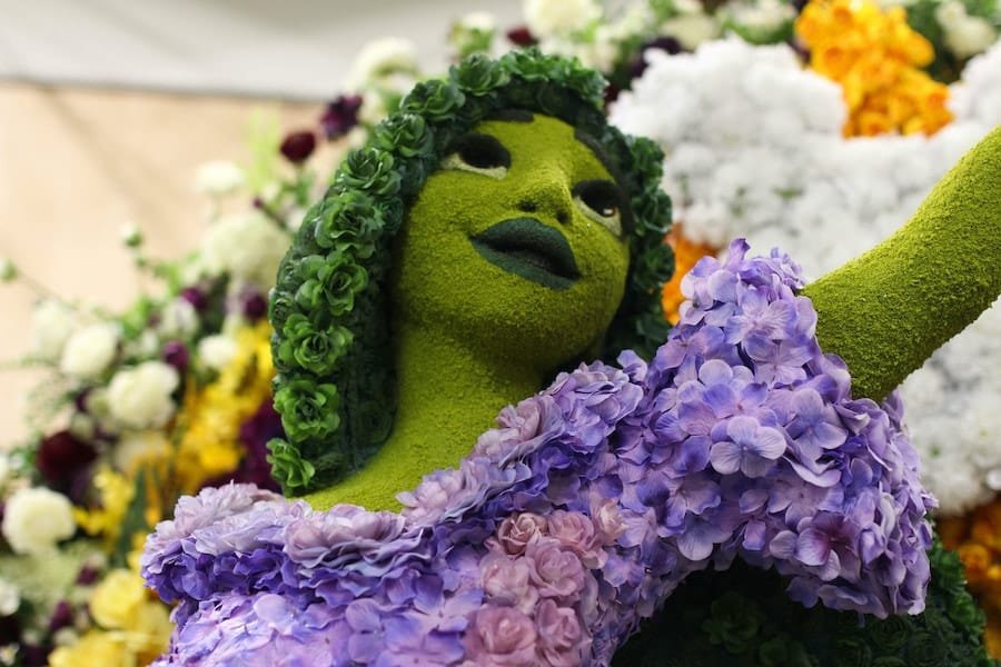 Isabela topiary