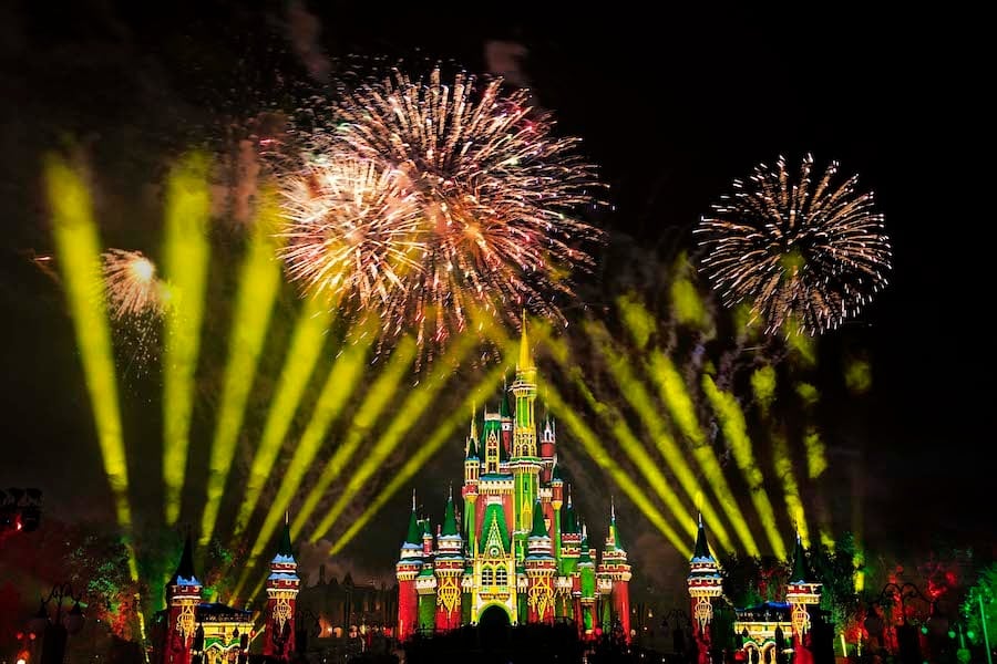 Minnies Wonderful Christmastime Fireworks