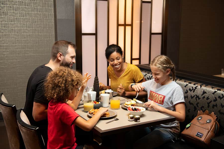 Family eating at a restaurant in Disney Hotel New York The Art of Marvel