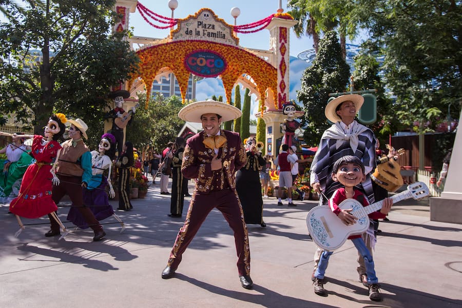 Plaza de la Familia, Disney California Adventure Park