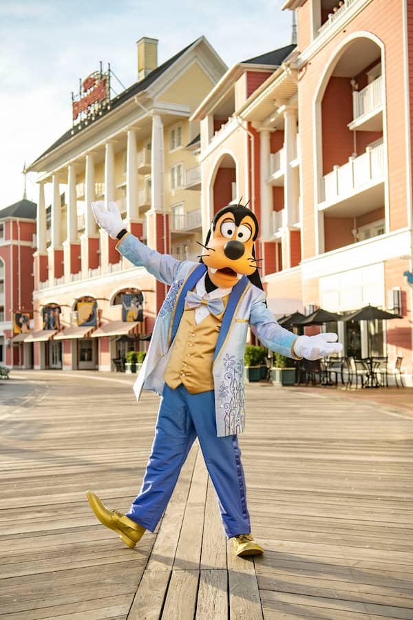 Goofy in special 50th attire at Walt Disney World