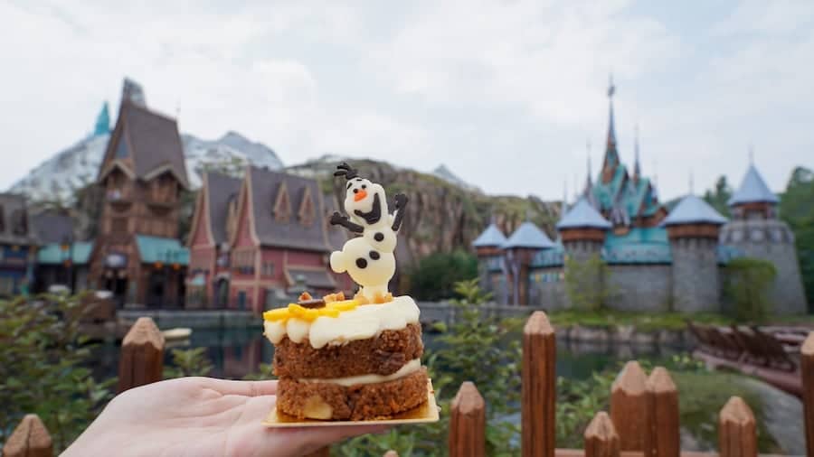 Olaf Celebration Cupcake from Northern Delights at the new World of Frozen opening at Hong Kong Disneyland Nov. 20