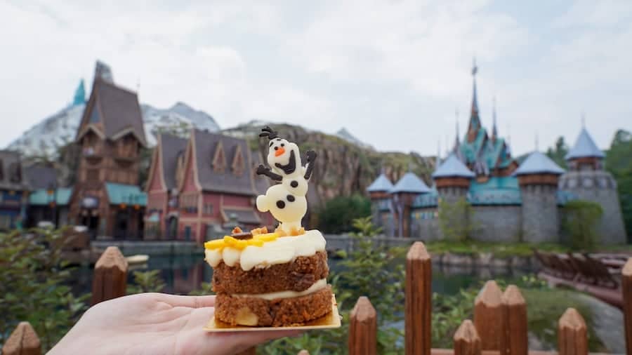 Olaf Celebration Cupcake from Northern Delights at the new World of Frozen opening at Hong Kong Disneyland Nov 20