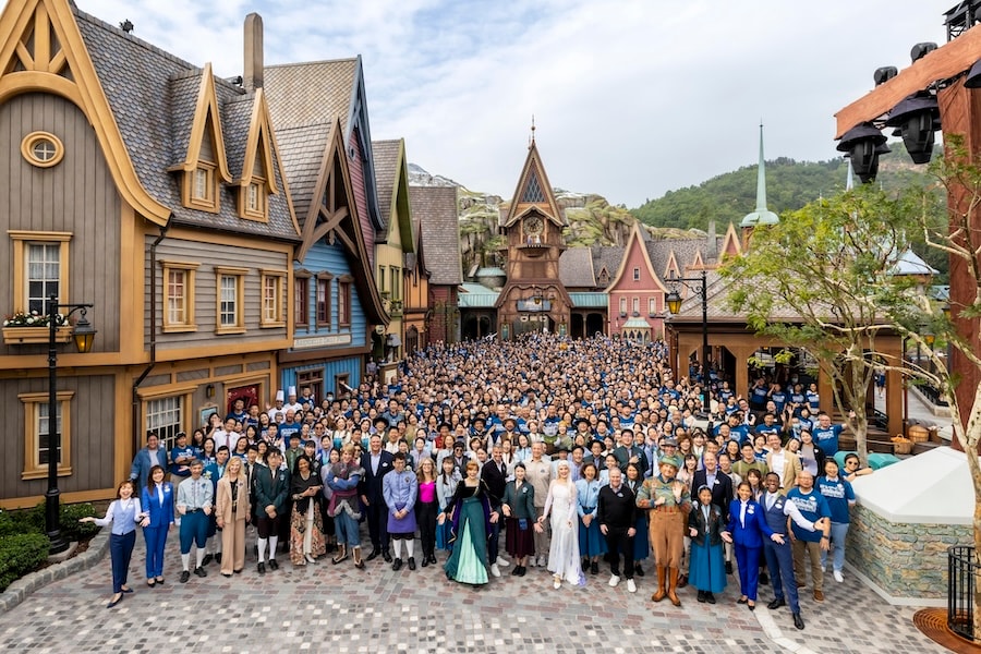 Cast at World of Frozen