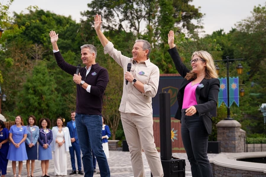 Josh DAmaro Chairman Disney Experiences Bob Iger Chief Executive Officer of The Walt Disney Company ennifer Lee Chief Creative Officer of Walt Disney Animation Studios and Oscar winning writerdirector of Frozen at World of Frozen at Hong Kong Disneyland
