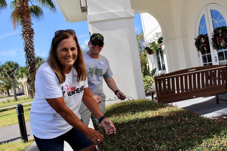 Disney VoluntEARS decorate bushes