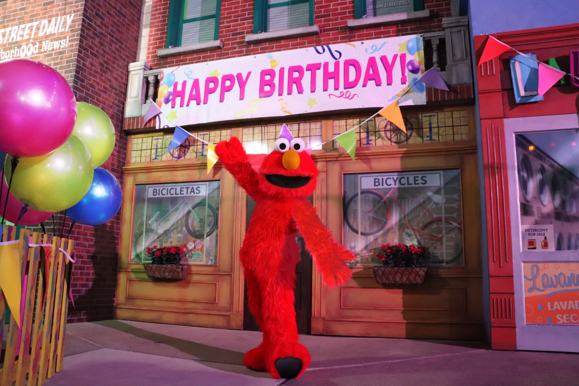 SPLBirthday Drive ThruNeighborhoodElmo | The Main Street Mouse