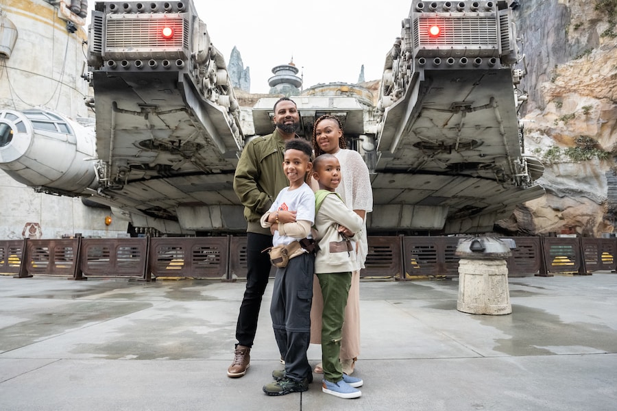 Disney PhotoPass Photoshoot at Walt Disney World Batuu