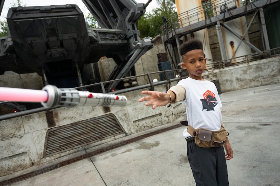 Disney PhotoPass Photoshoot at Walt Disney World Batuu