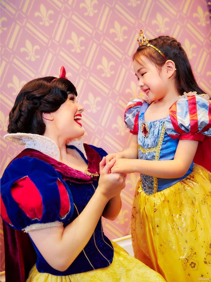 Shanghai Disney Resort, image of Disney Princess and guest