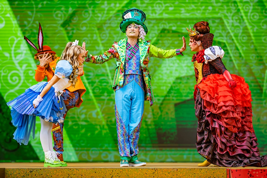 alice the Queen of Hearts Back to Wonderland Show at Disneyland Paris
