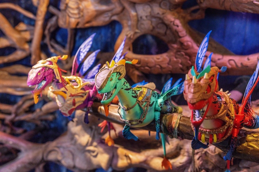 Interactive shoulder banshees with accessory packs at Pandora The World of Avatar