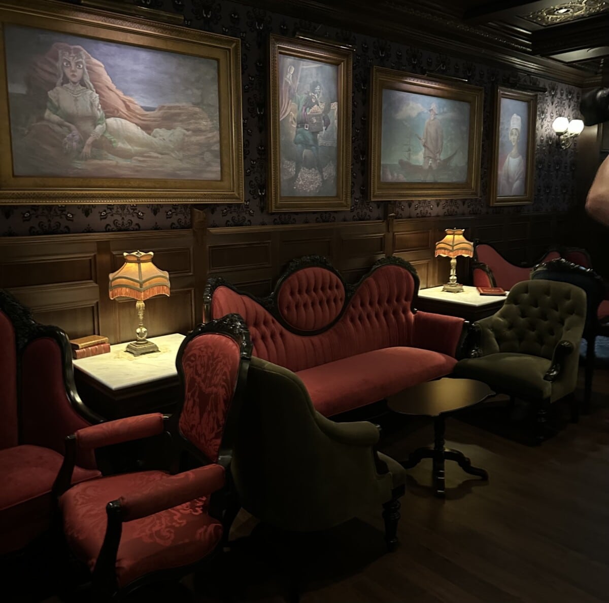 HM Parlor | The Main Street Mouse