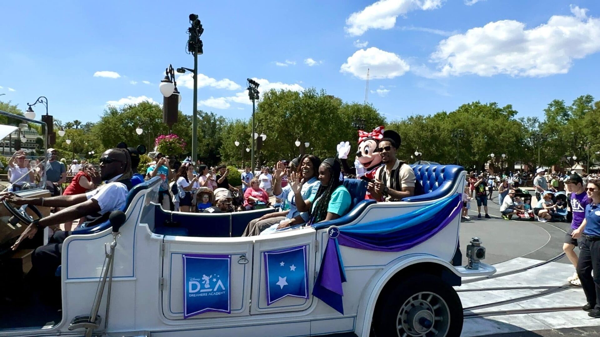 Disney Dreamers Parade 