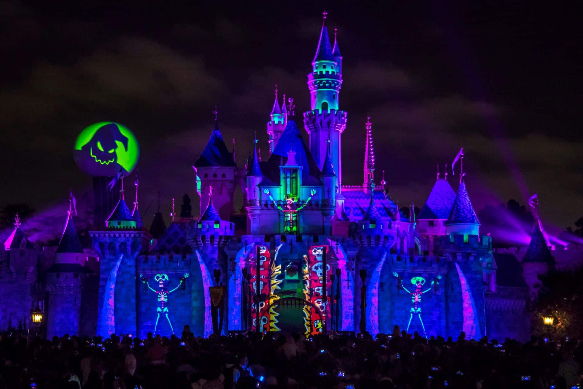 HalloweenScreamsatDisneylandPark | The Main Street Mouse Halloween screams at disneyland park
