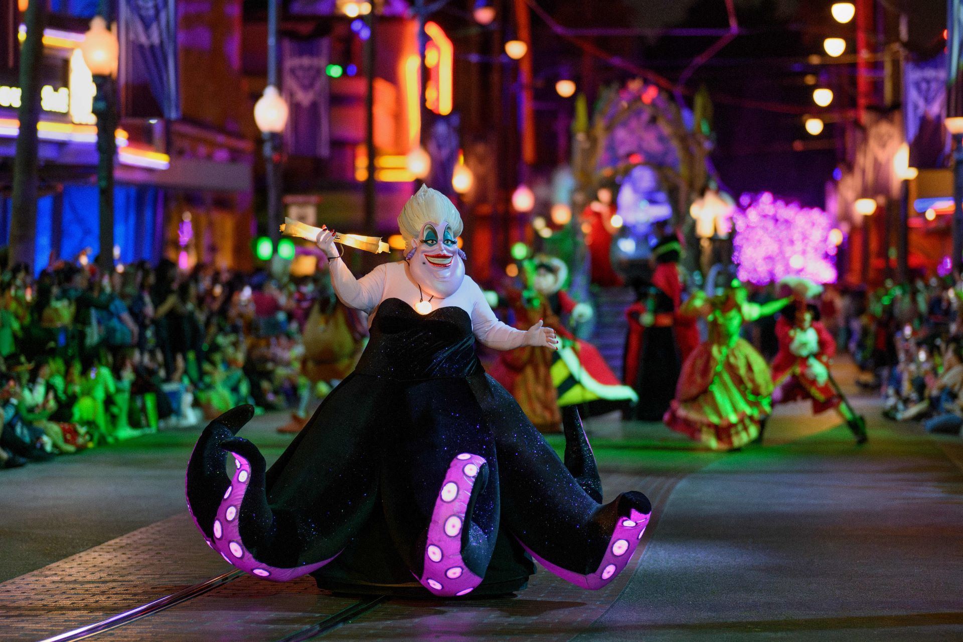 Ursula-at-the-Frightfully-Fun-Parade-During-Oogie-Boogie-Bash