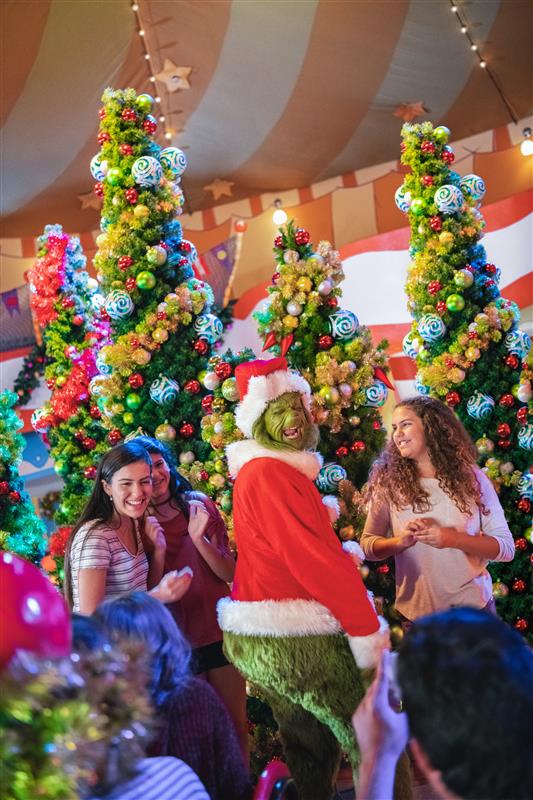 01The Grinch Friends Character Breakfast | The Main Street Mouse 01 the Grinch Friends Character Breakfast
