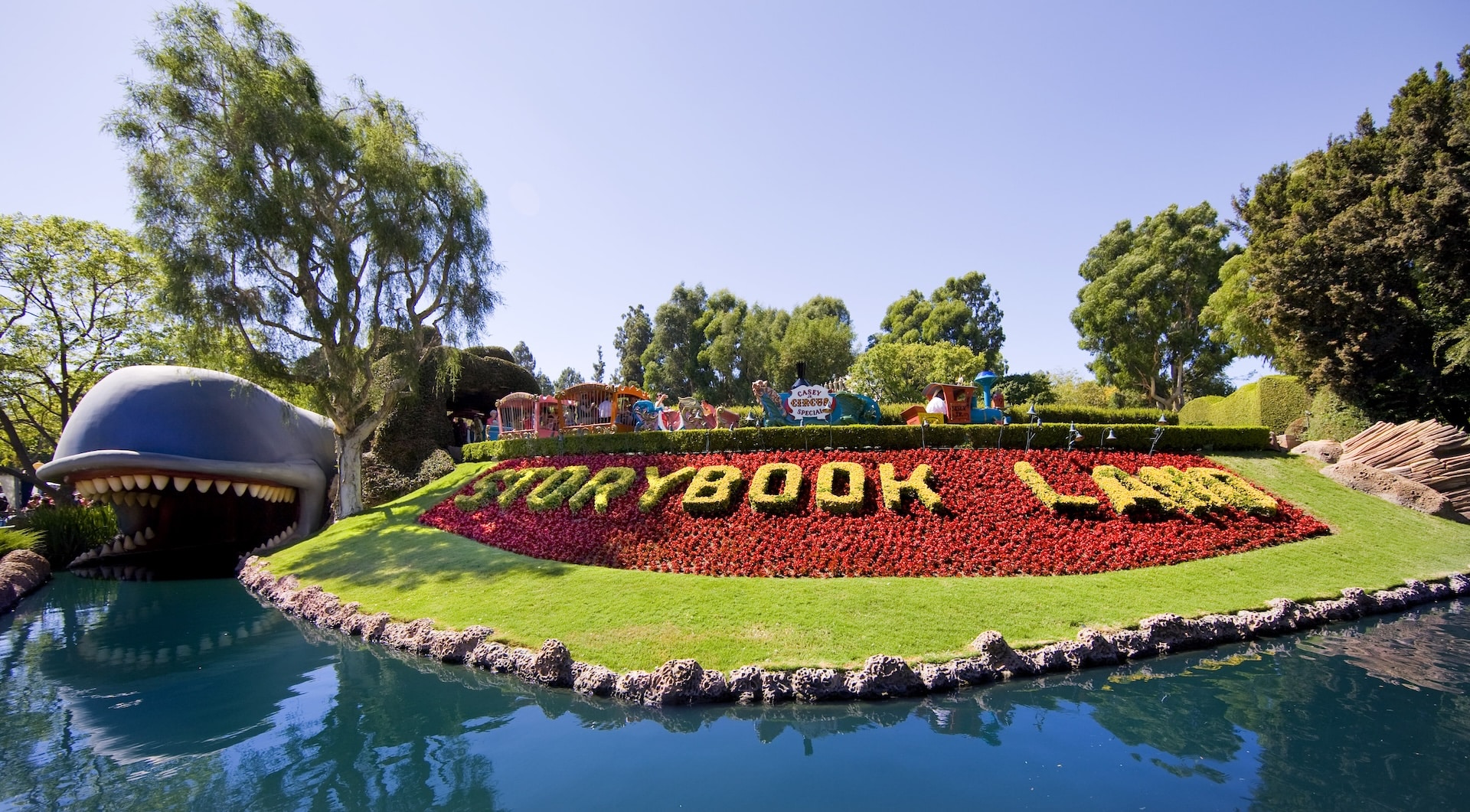 Disneyland Storybook Land | The Main Street Mouse Disneyland Storybook Land
