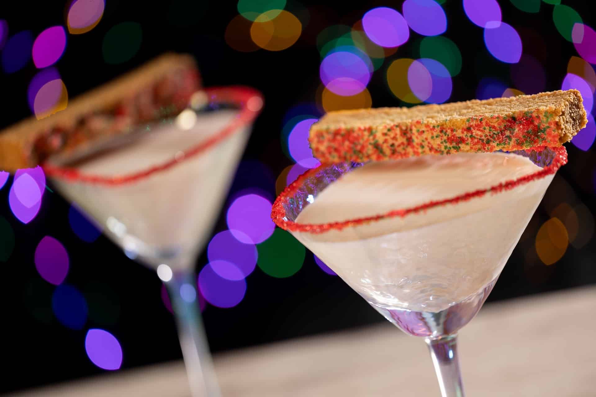 2025WDWDJNFoodieGuideCookieMartinis | The Main Street Mouse 2025 wdw djn foodie guide cookie martinis
