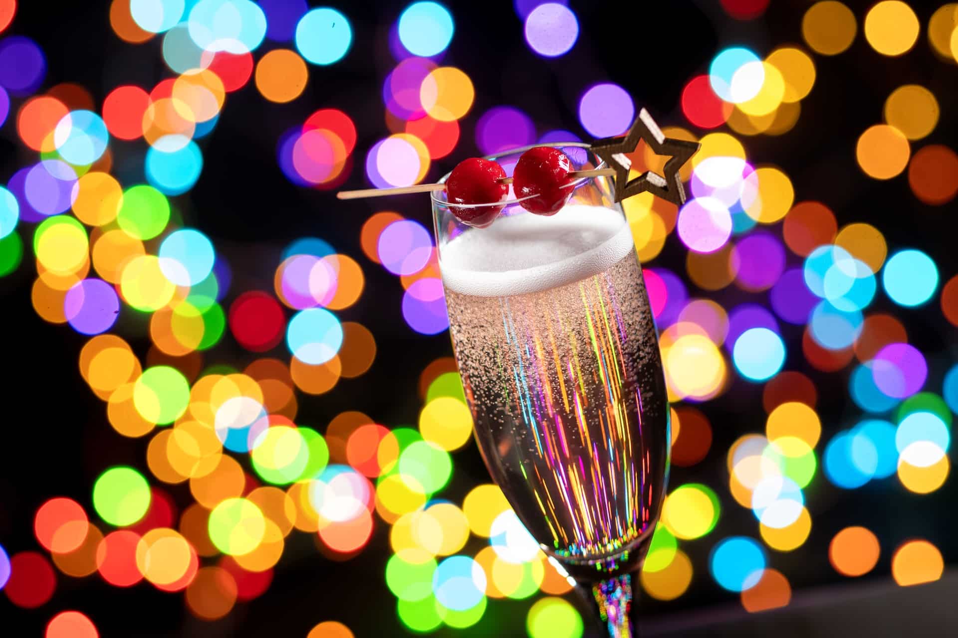 2025WDWDJNFoodieGuidePointsettiaFizz | The Main Street Mouse 2025 wdw djn foodie guide pointsettia fizz