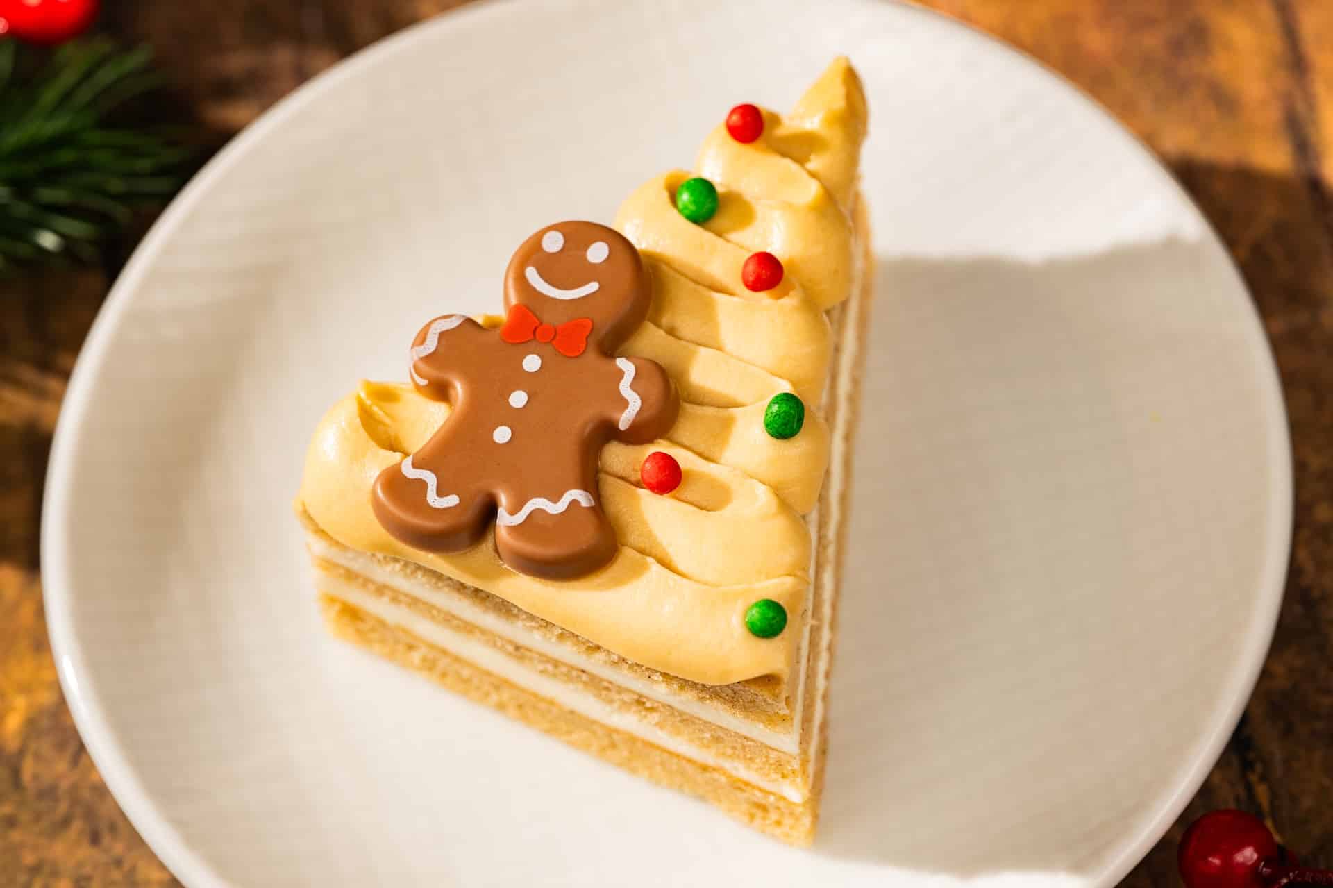 2025-WDW-MVMCP-Foodie-Guide-Gingerbread-Cake